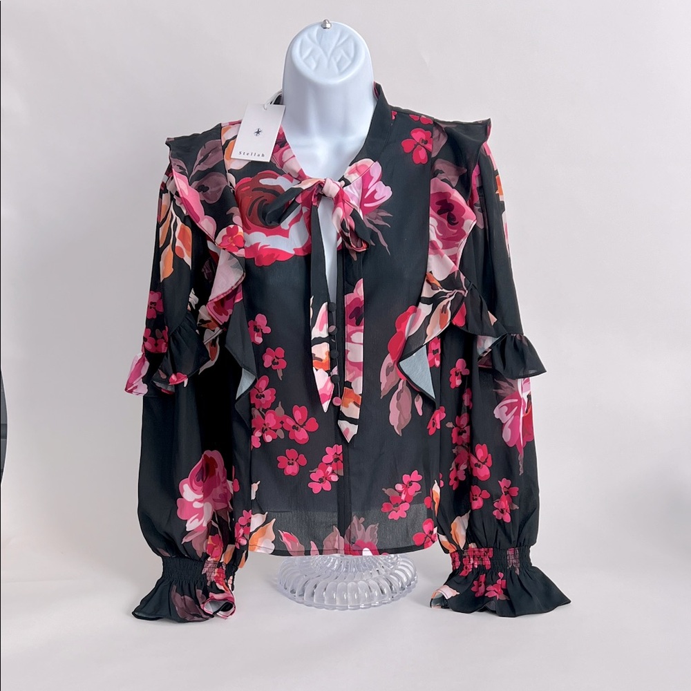 NWT Stellah floral top low neck with tie